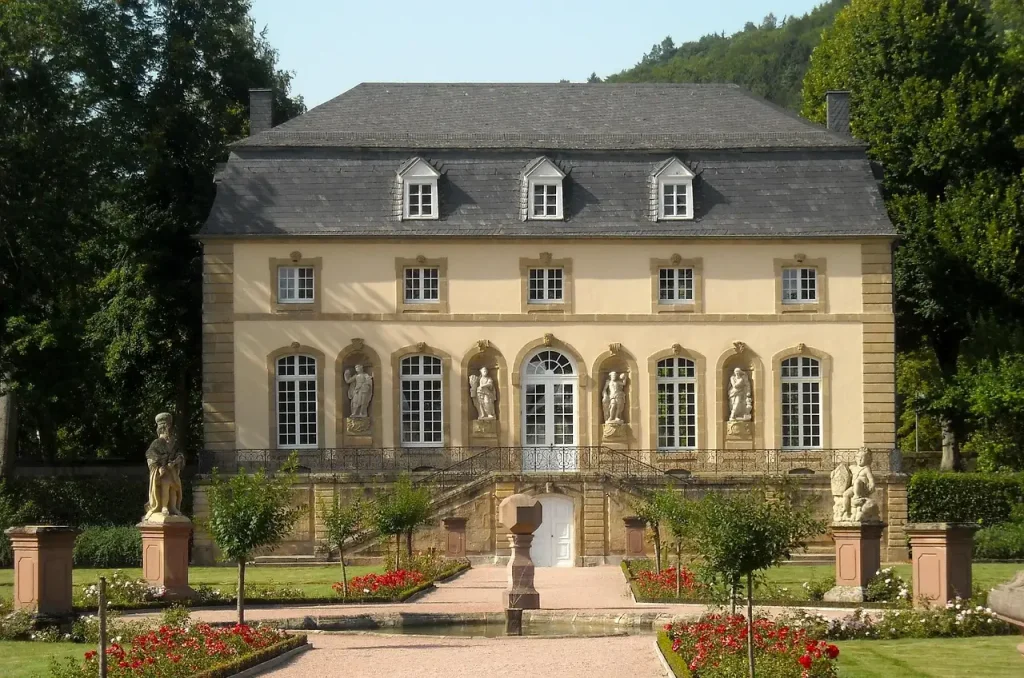 Stem de tuinstijl af op de architectuur van jouw huis