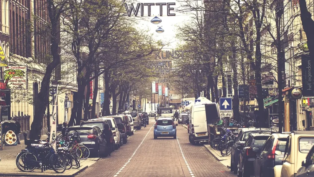 Gevoeligheid van de witte wolfsmelk voor wind en regen